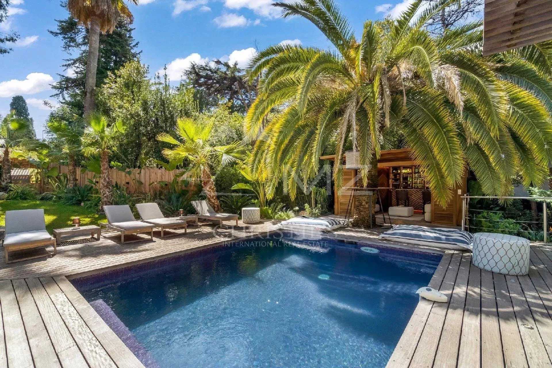 House in Cannes, Provence-Alpes-Cote d'Azur 11857299