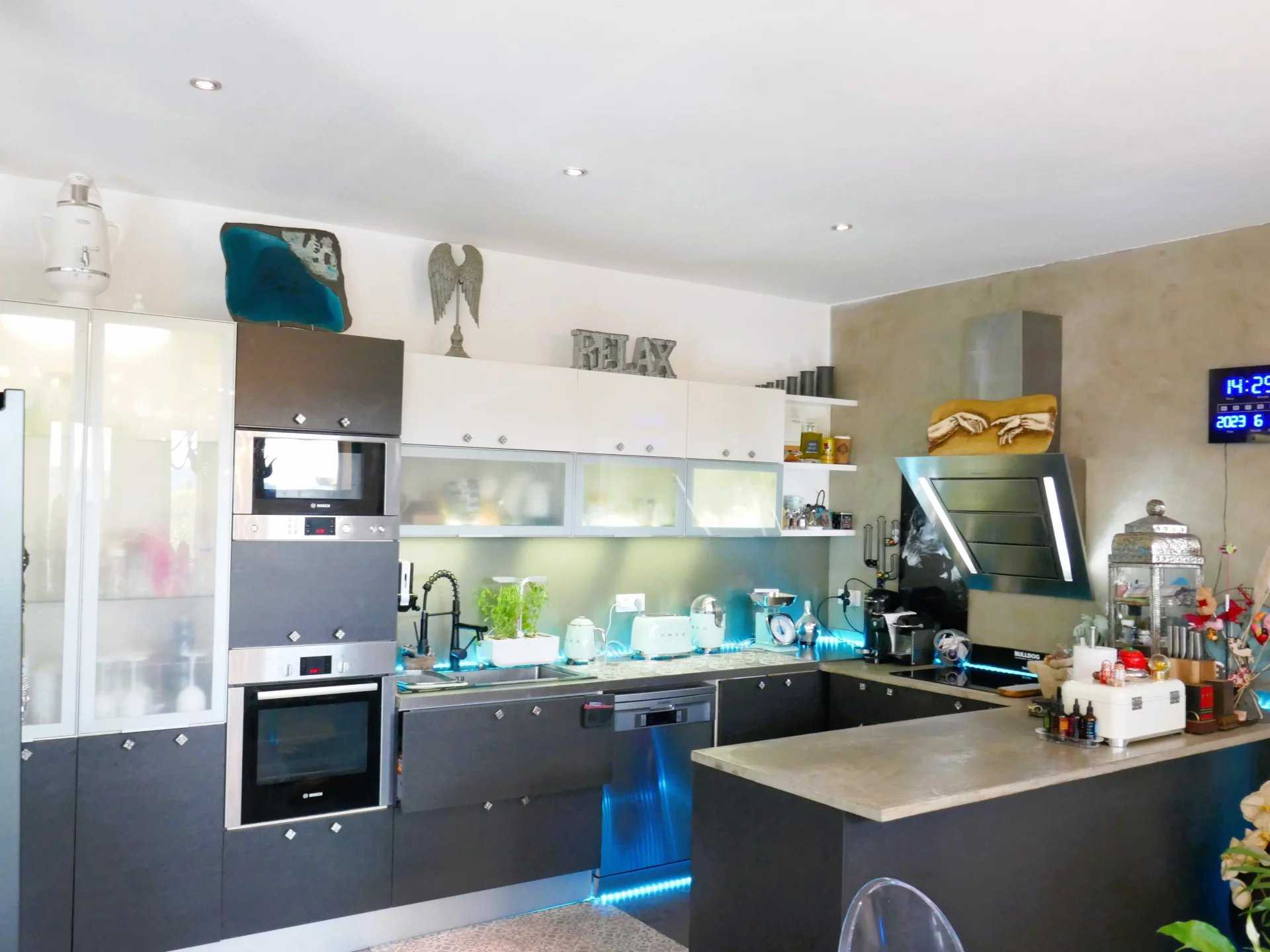 Huis in Cabries, Provence-Alpes-Cote d'Azur 11857354