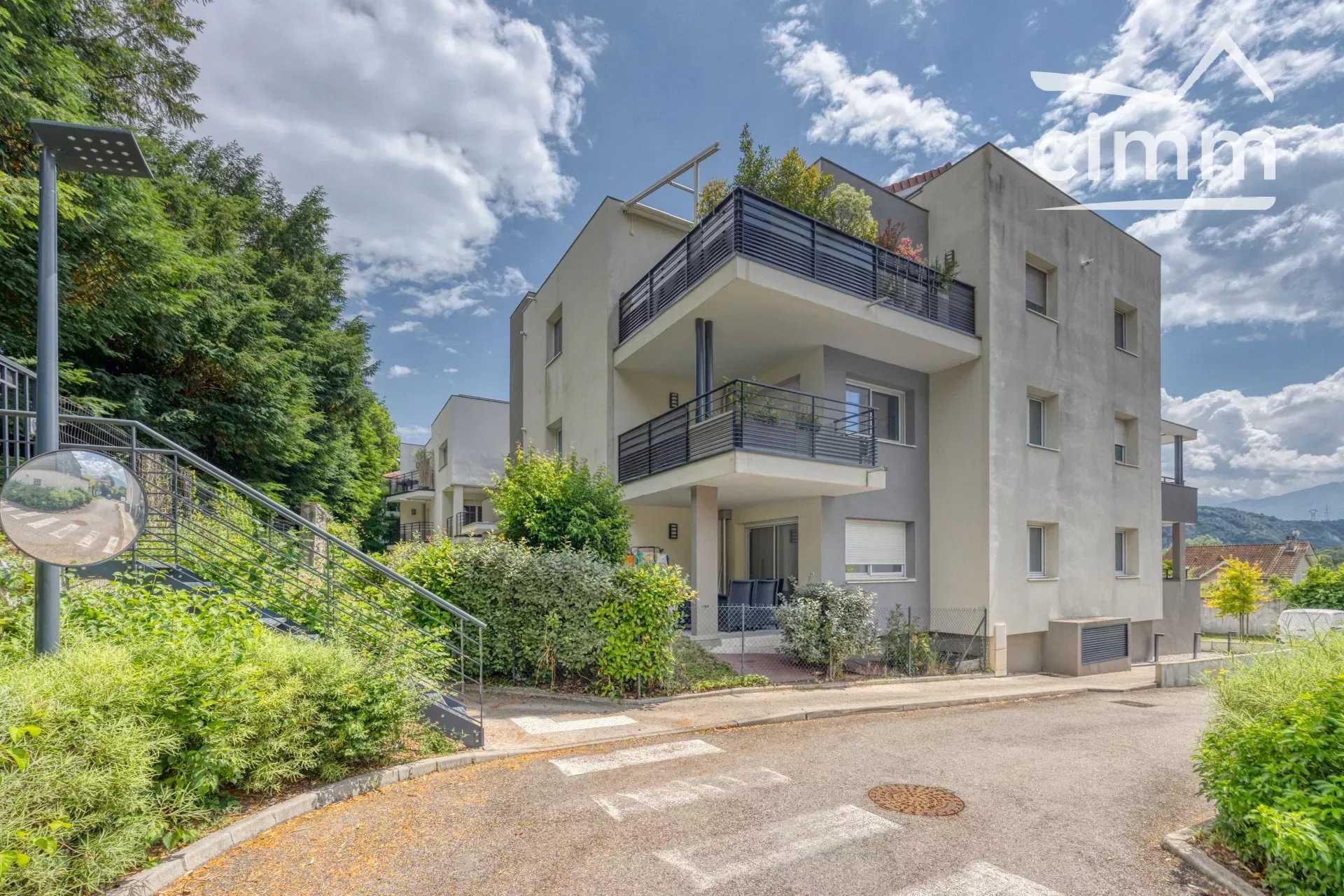 Condominium in Claix, Isère 11857400