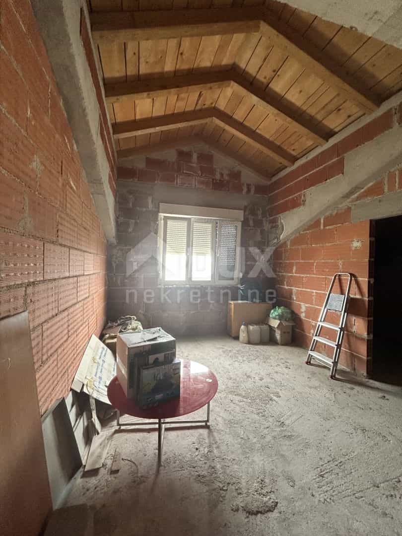 σπίτι σε Crno, Zadarska županija 11857558