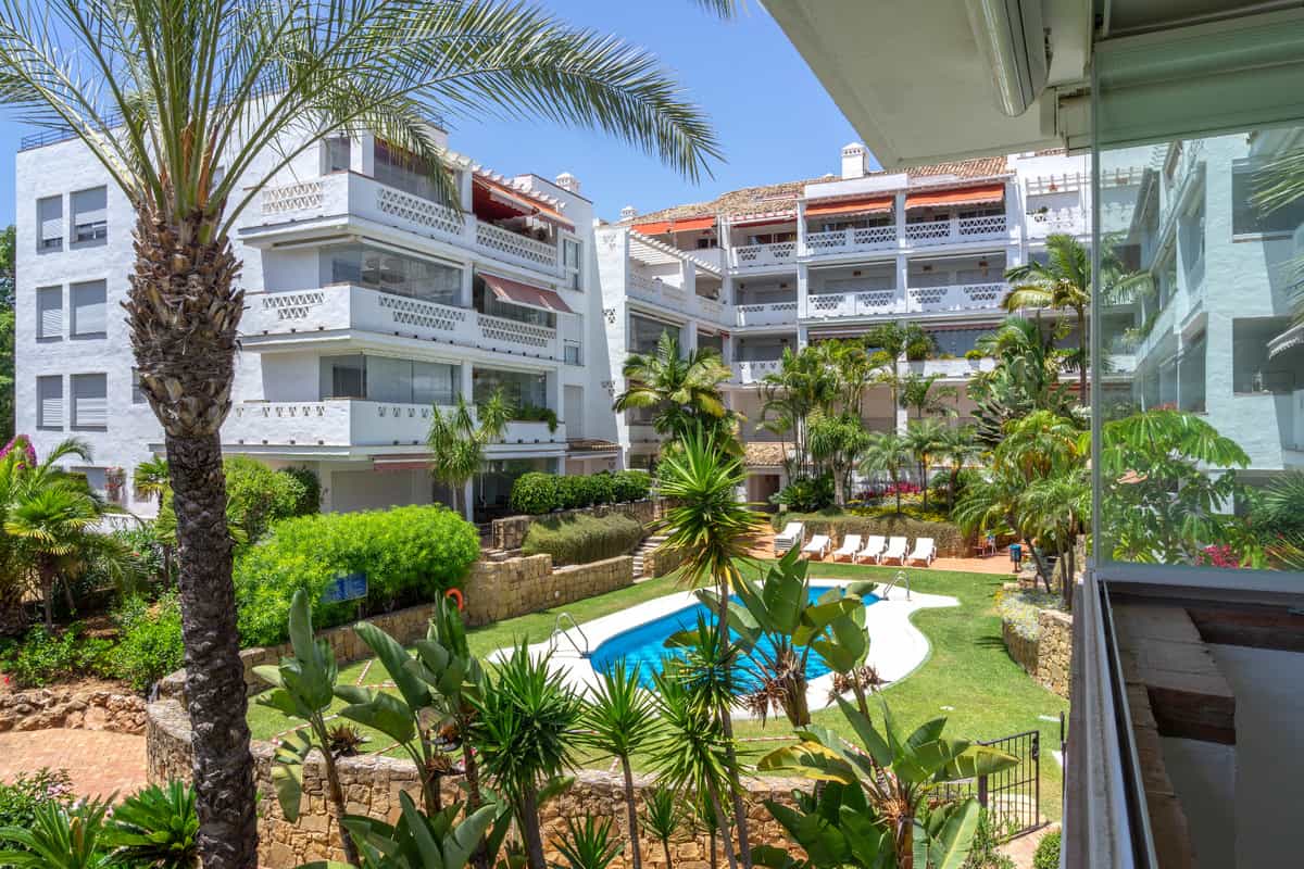 Condominium in Marbella, Andalusië 11857926