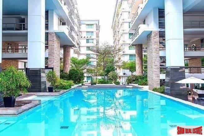 Condominium in Muban Ban Seri, Krung Thep Maha Nakhon 11858573