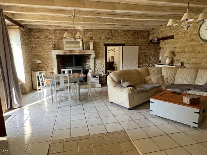 Haus im Champagne-Mouton, Nouvelle-Aquitaine 11859223