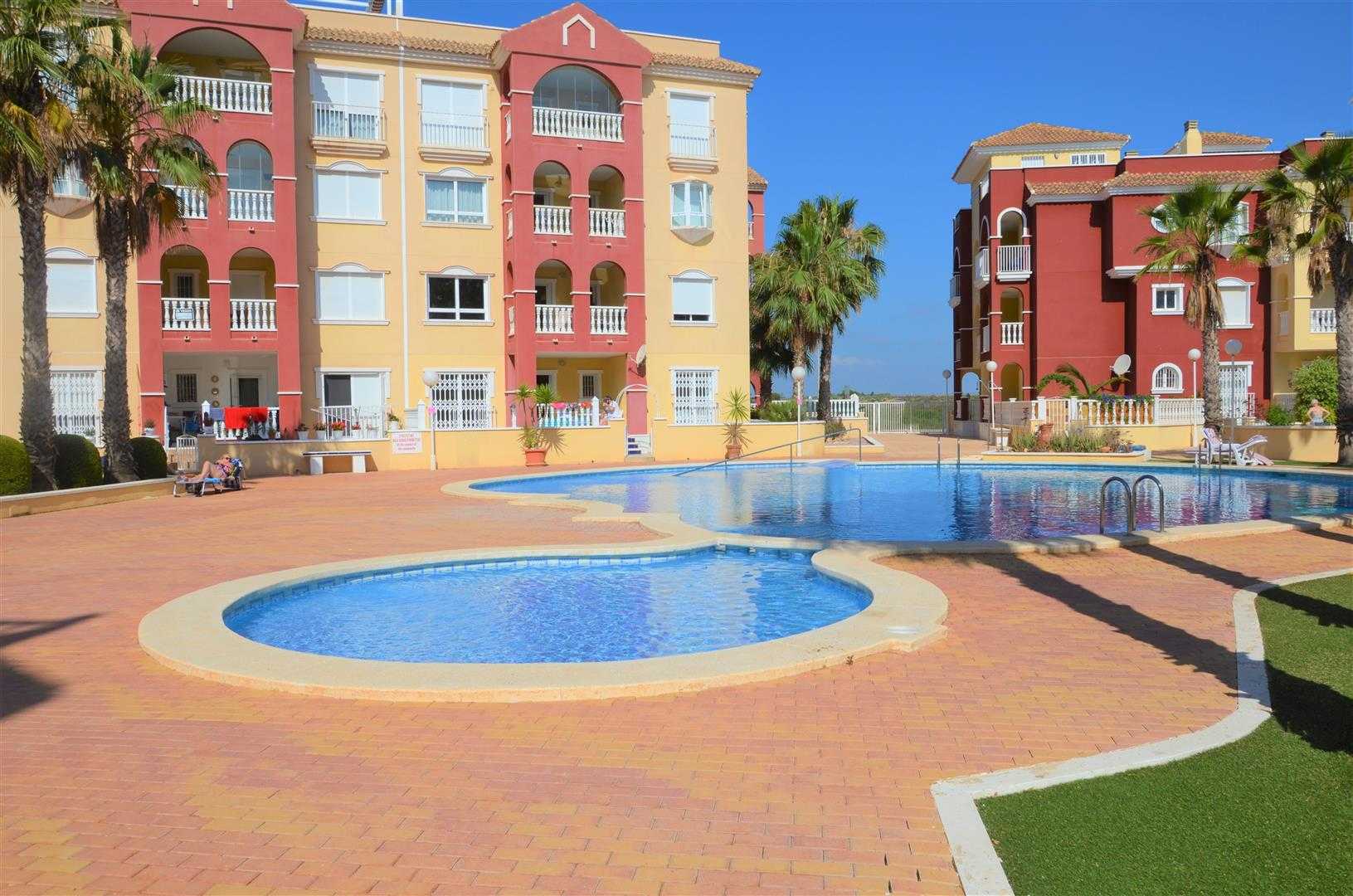 Condominium in Los Alcázares, Region of Murcia 11860040