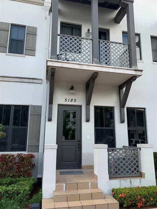 Condominium in Doral, Florida 11861596