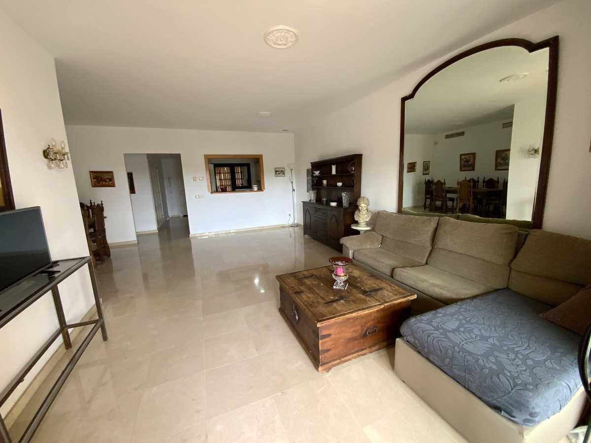Condominium in Benahavis, Andalusia 11862154