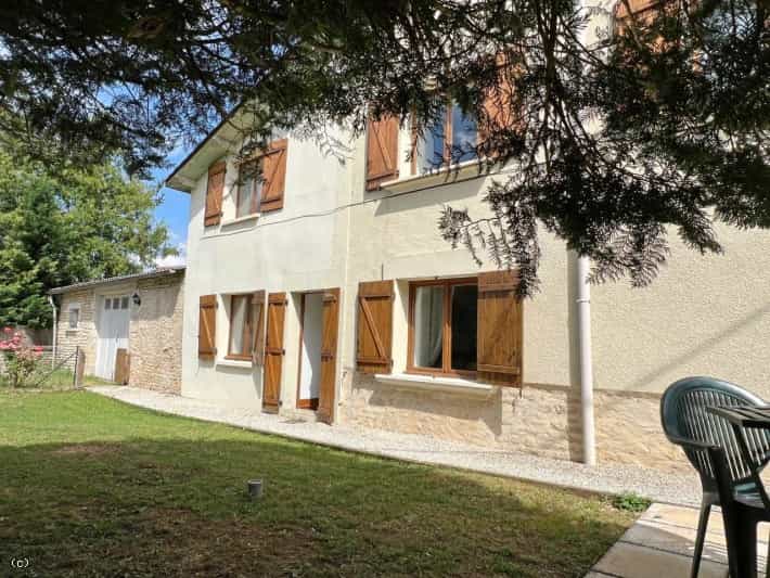 House in Ruffec, Nouvelle-Aquitaine 11862582