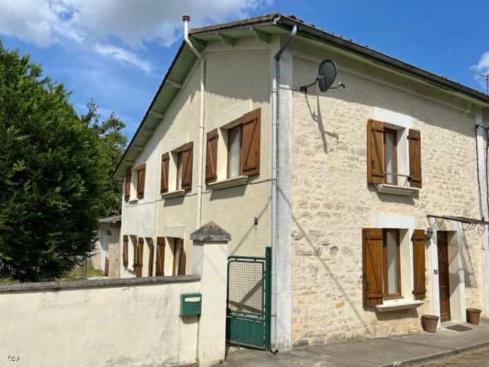 House in Ruffec, Nouvelle-Aquitaine 11862582