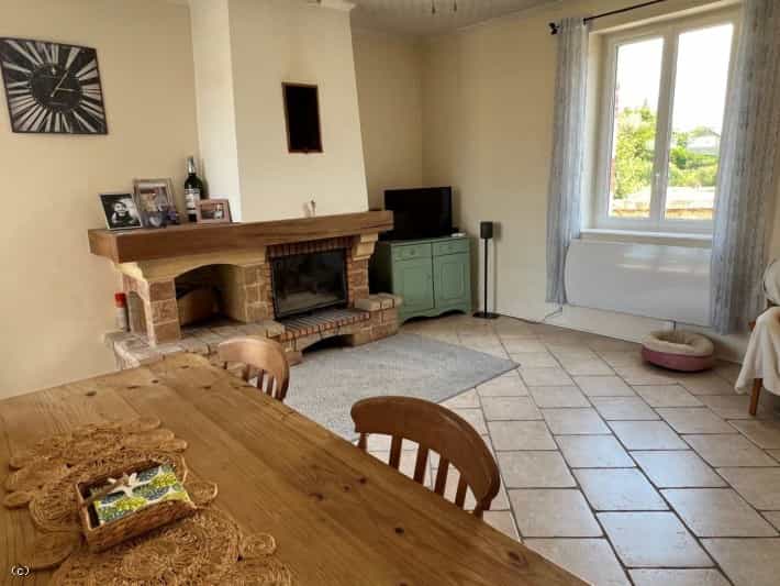 Casa nel Civray, Nouvelle-Aquitaine 11862583