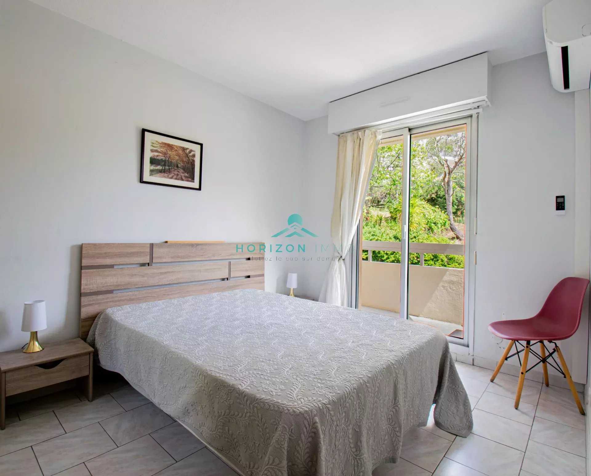 Condominium in Saint-Isidore, Provence-Alpes-Cote d'Azur 11864150