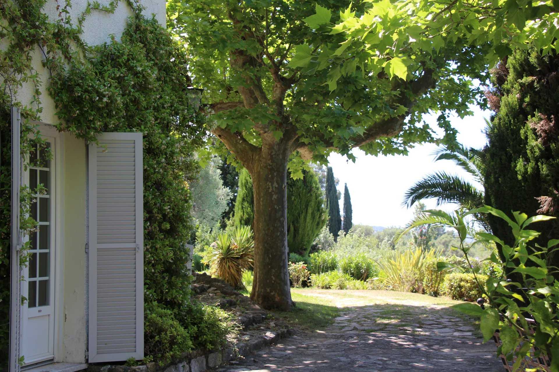 Hus i Grasse, Provence-Alpes-Cote d'Azur 11864241