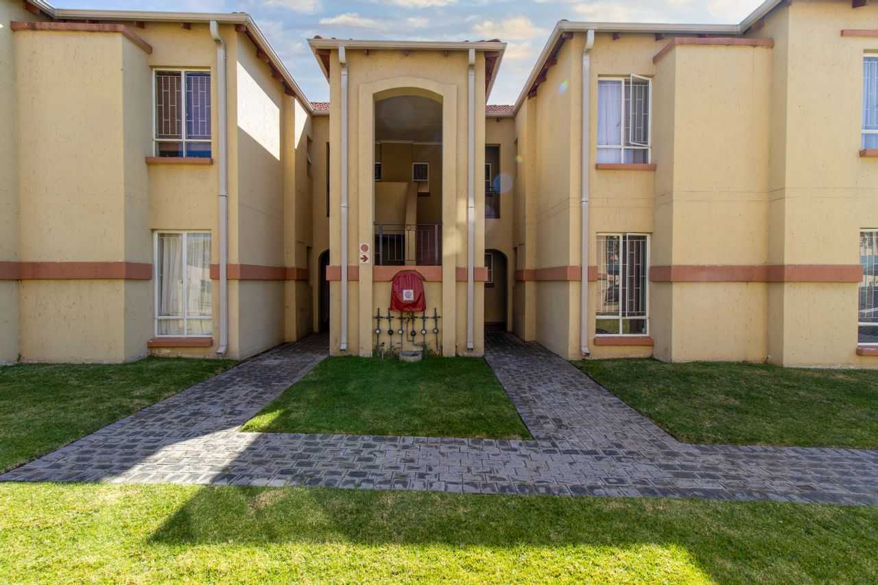 Condominium in Johannesburg South, Nasrec Road 11865636