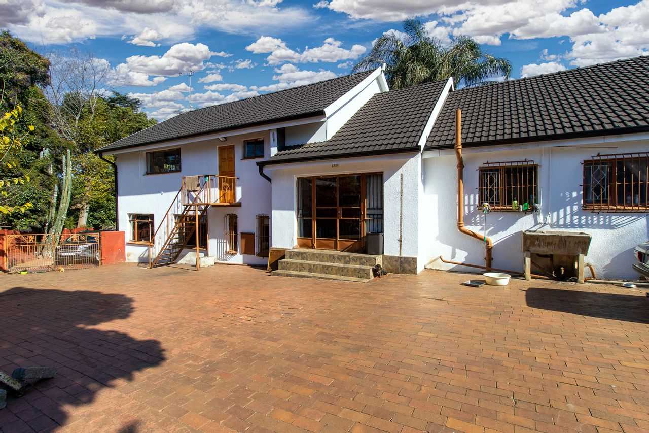 House in Johannesburg South, Gauteng 11865638