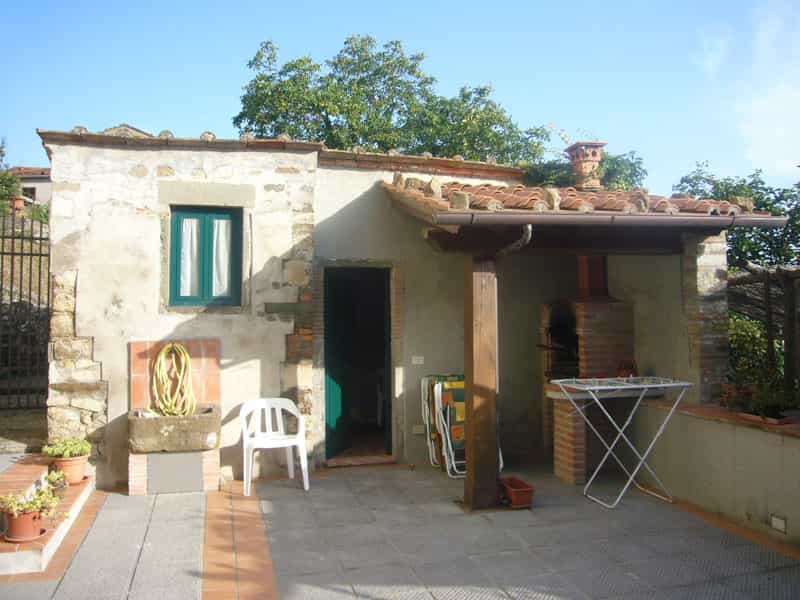 Квартира в Баньї ді Лукка, Тоскана 11866354