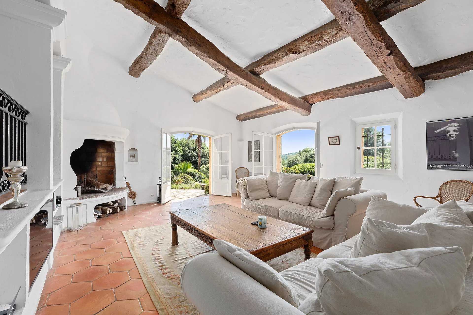 Casa nel La Colle-sur-Loup, Provence-Alpes-Côte d'Azur 11867129