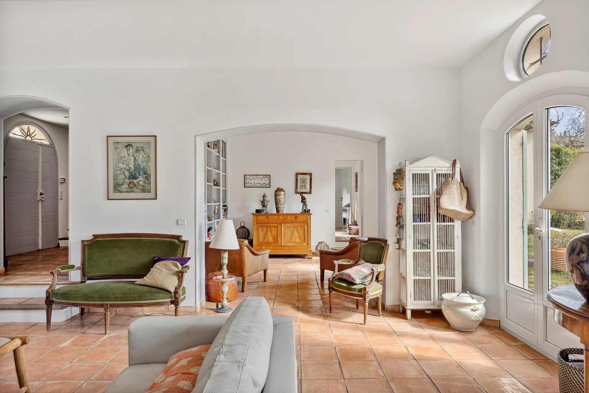 Talo sisään Grasse, Provence-Alpes-Cote d'Azur 11867145