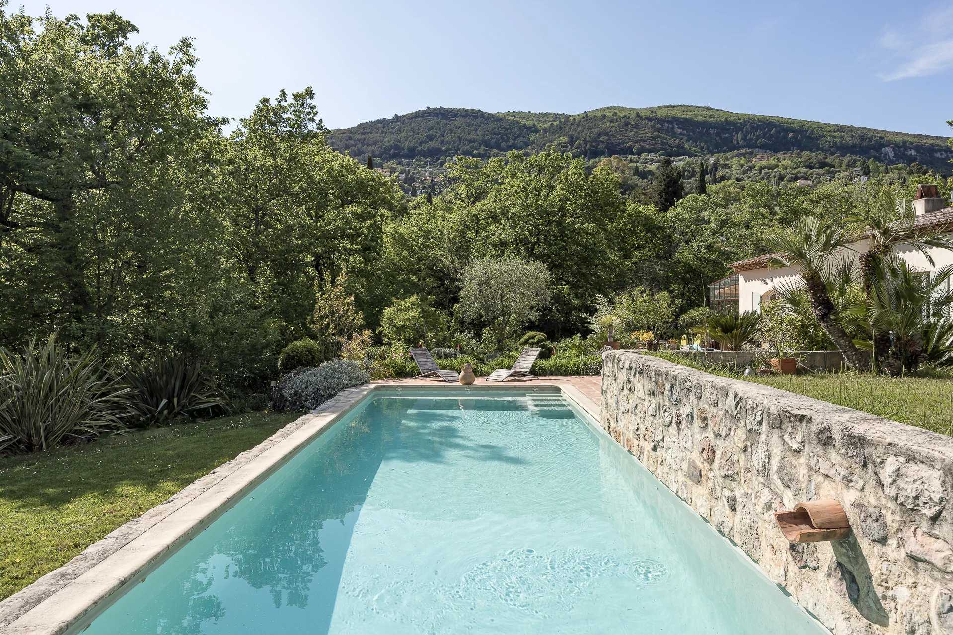 Hus i Grasse, Provence-Alpes-Cote d'Azur 11867145