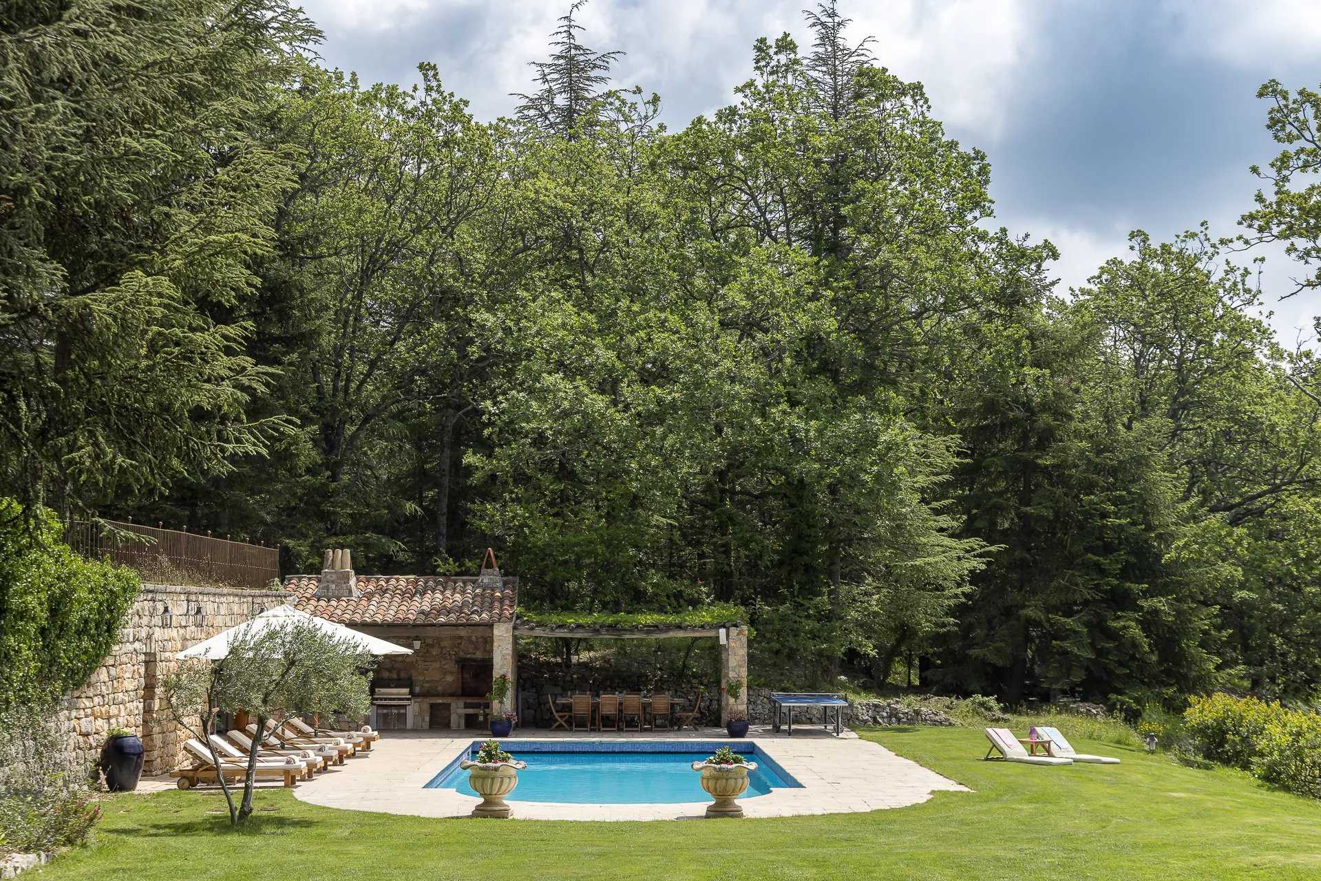 Talo sisään Proomu, Provence-Alpes-Cote d'Azur 11867156