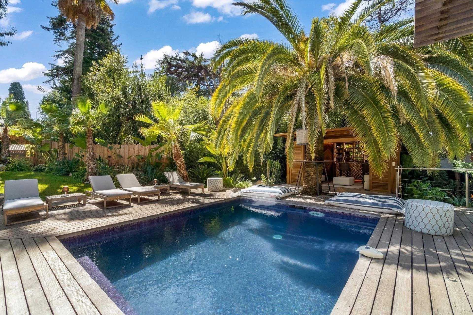 House in Cannes, Provence-Alpes-Cote d'Azur 11867290