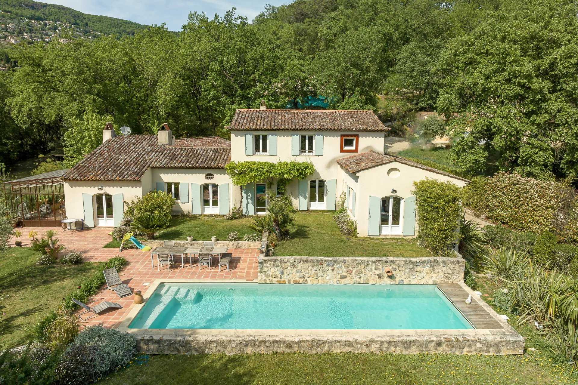 Talo sisään Grasse, Provence-Alpes-Cote d'Azur 11867368