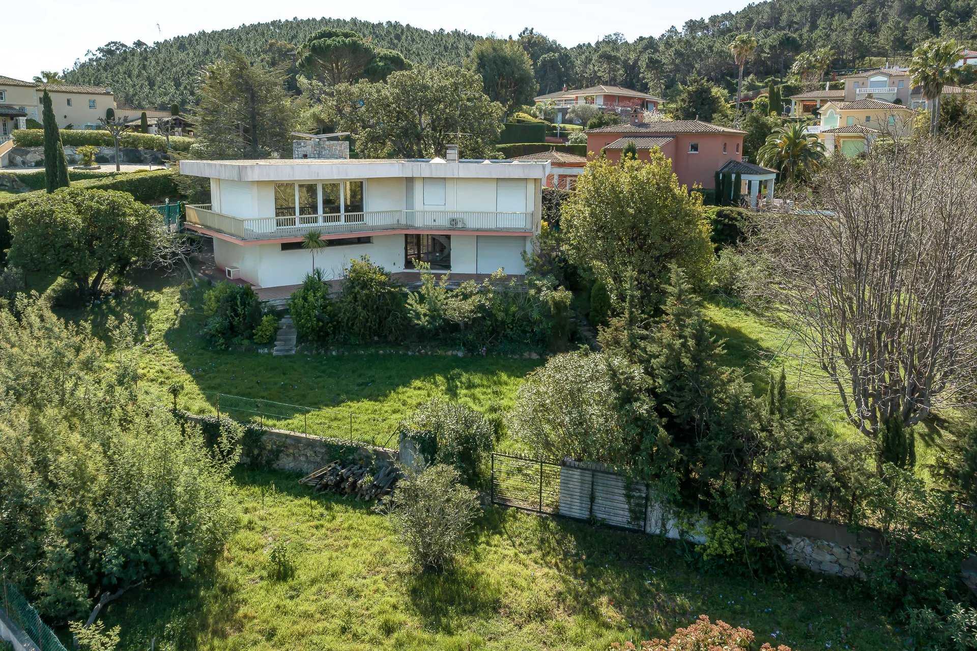 Casa nel Theoule-sur-Mer, Provenza-Alpi-Costa Azzurra 11867431