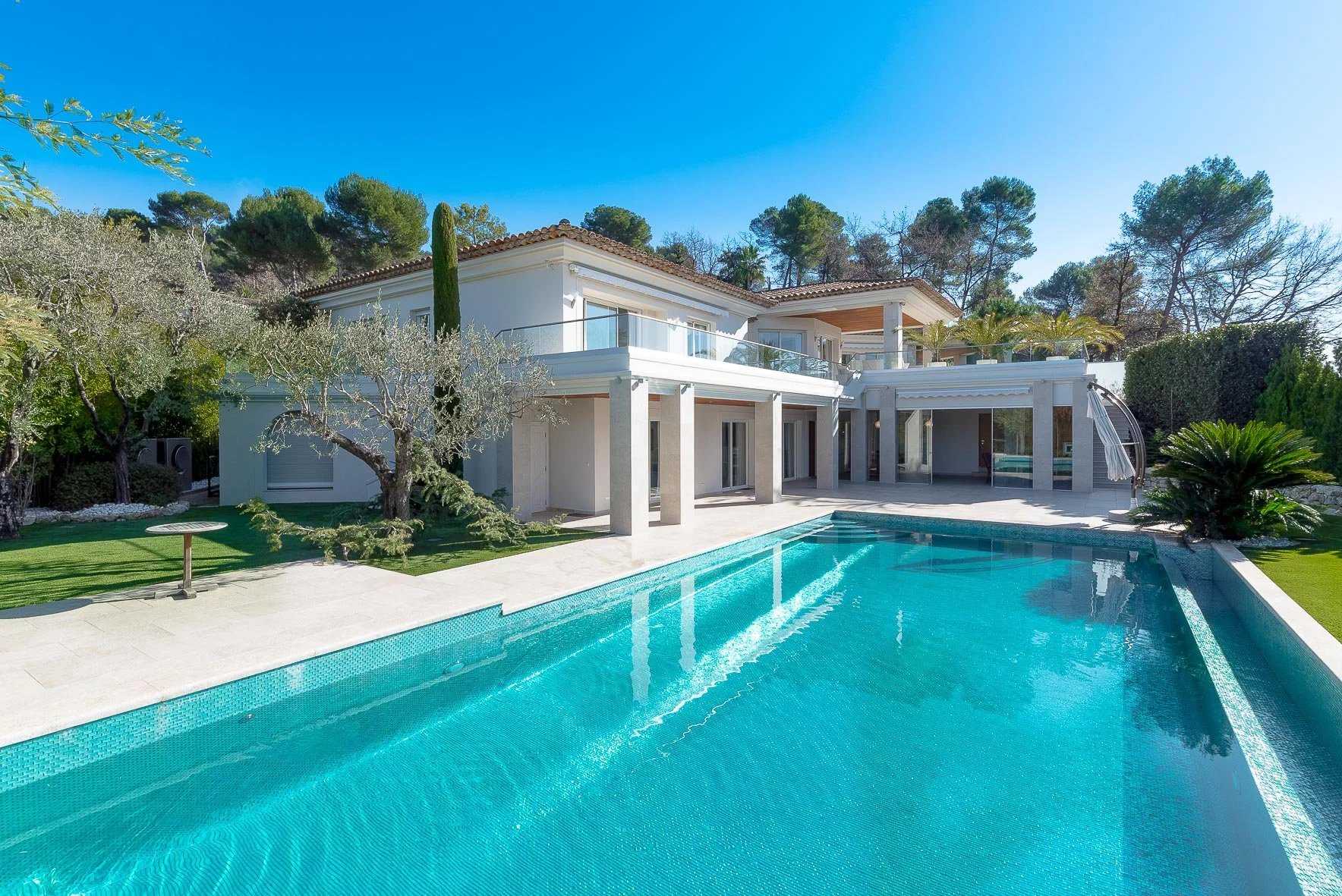 House in Mougins, Provence-Alpes-Cote d'Azur 11867450