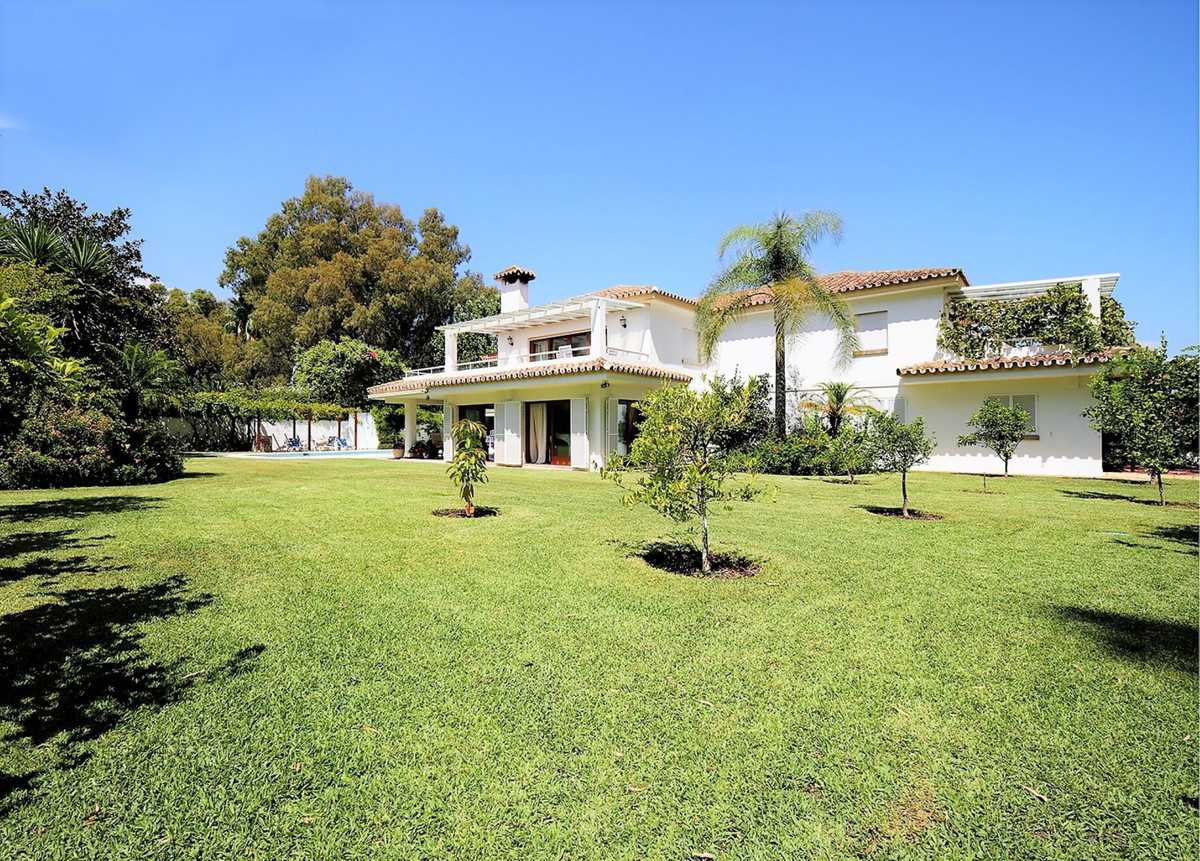 House in Estepona, Andalusia 11871459