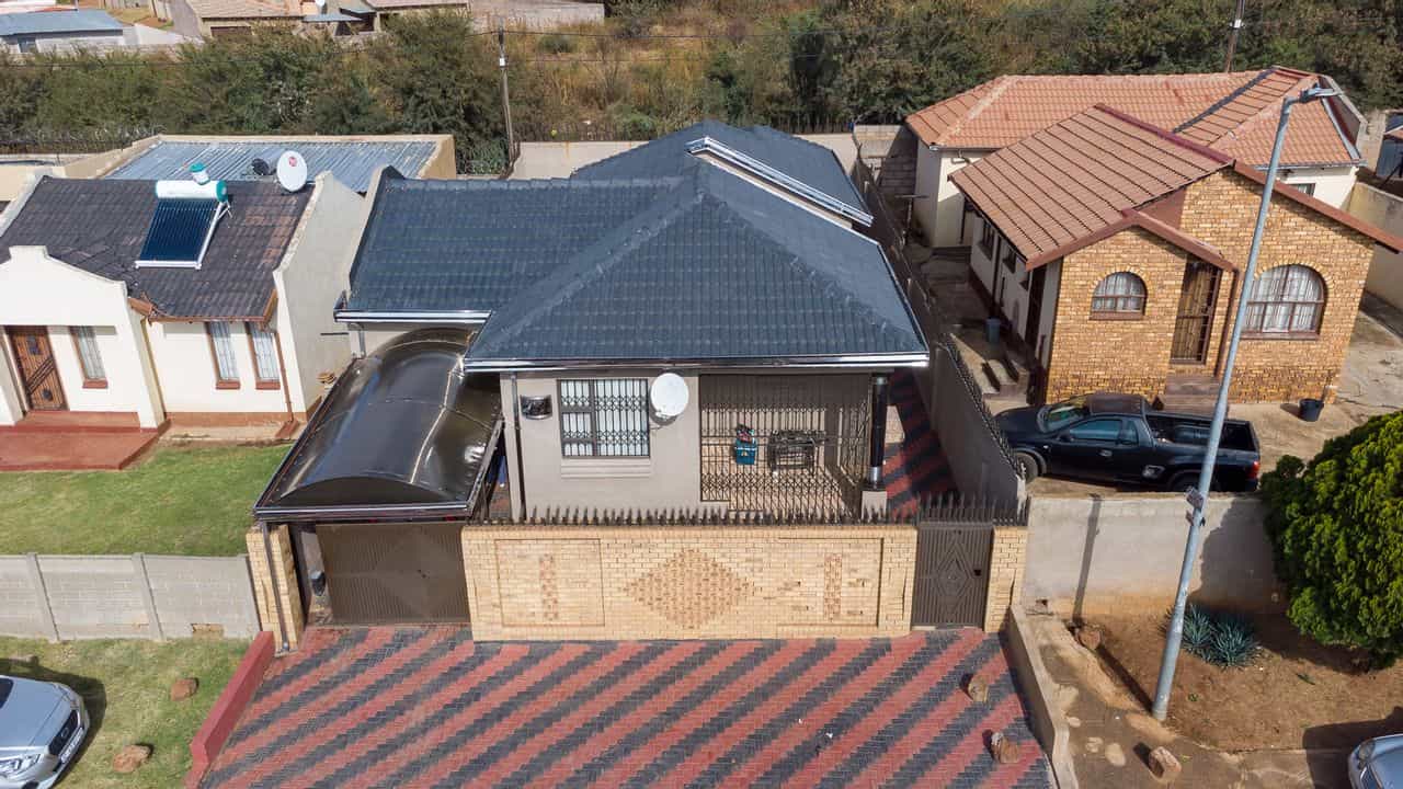 House in Soweto, Gauteng 11871608