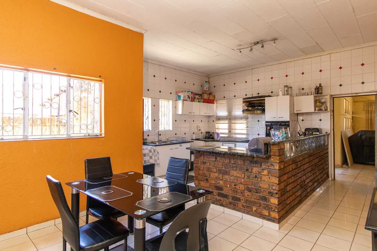 жилой дом в Lenasia, Gauteng 11871610