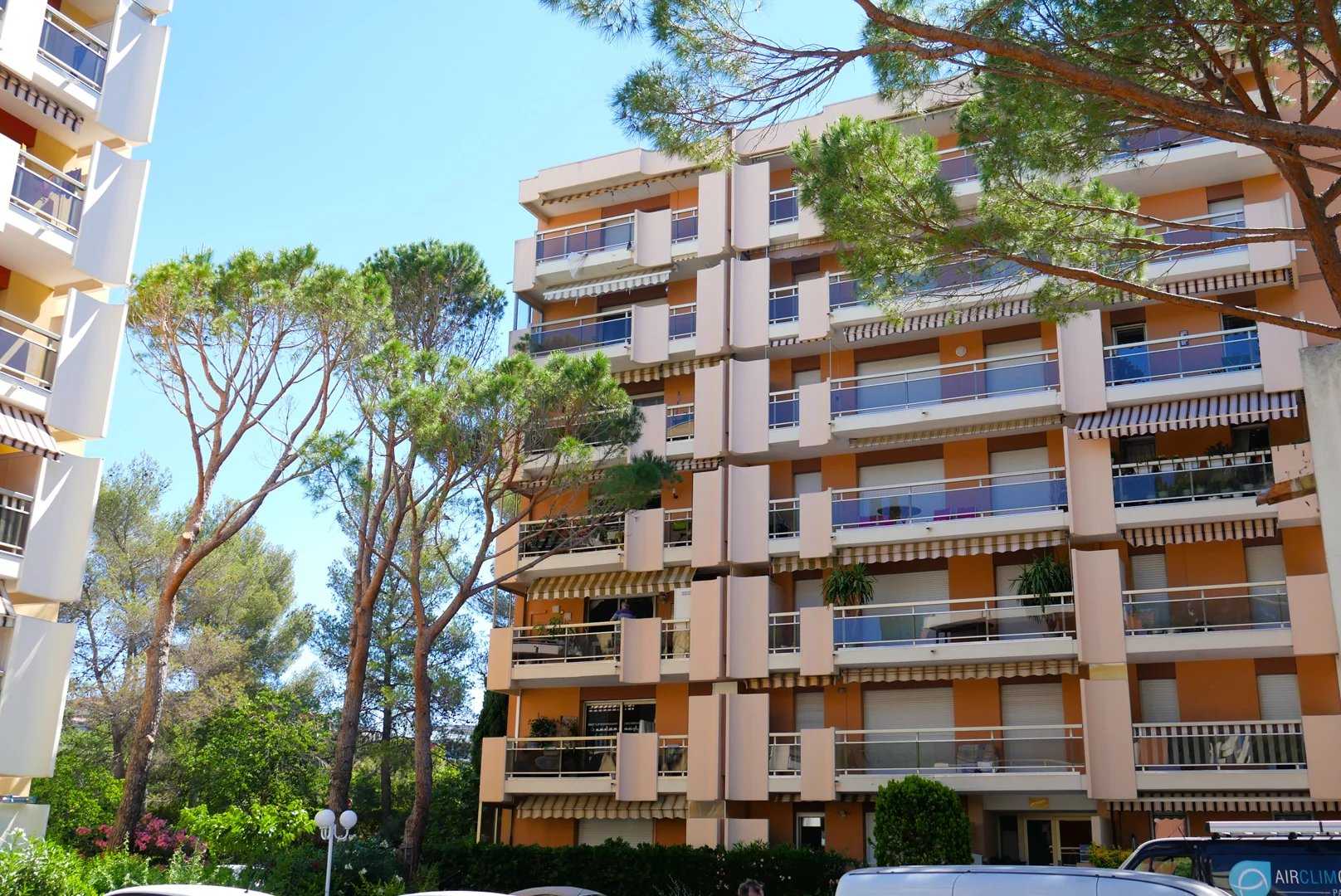 Eigentumswohnung im Saint-Raphael, Provence-Alpes-Côte d'Azur 11871808