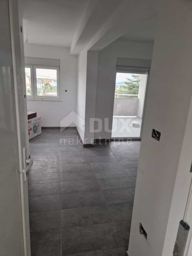 Condominium in Banjol, Primorje-Gorski Kotar County 11872335