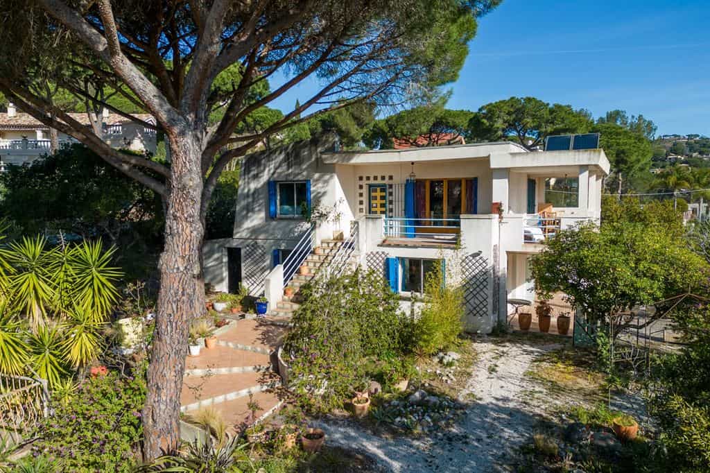 Rumah di La Croix-Valmer, Provence-Alpes-Cote d'Azur 11872516