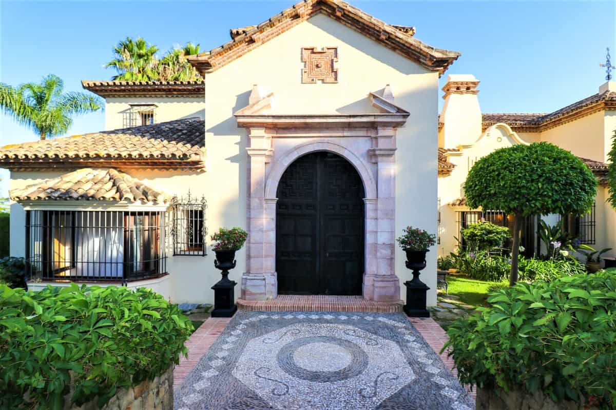 House in Marbella, Andalusia 11872571