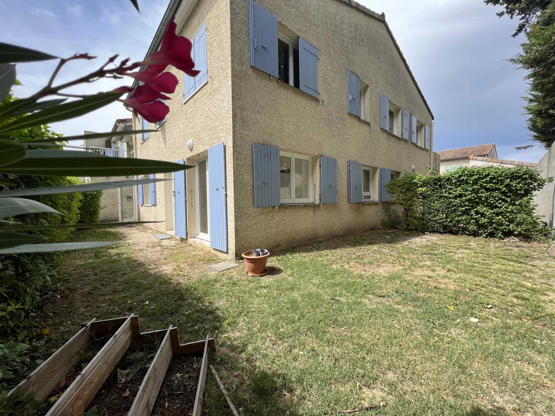 Condominium in Montelimar, Auvergne-Rhone-Alpes 11872589