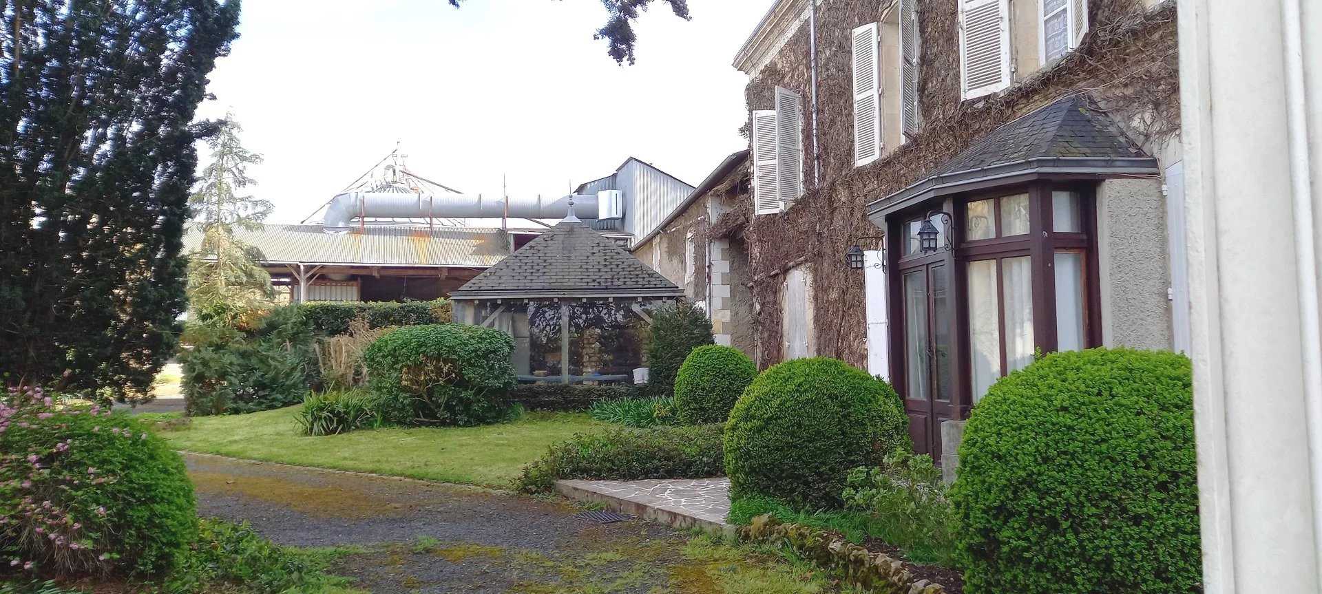 بيت في Champigny-le-Sec, Nouvelle-Aquitaine 11872631