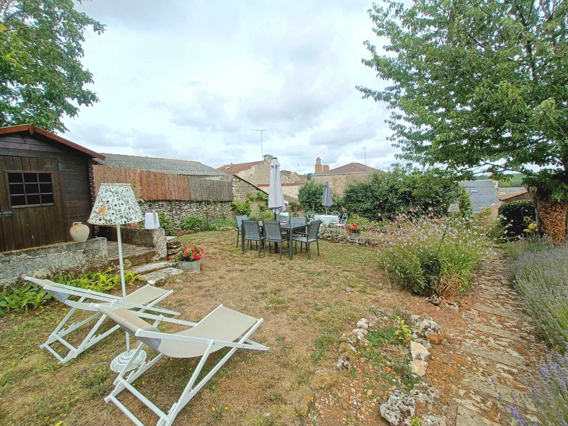 House in Latille, Nouvelle-Aquitaine 11872635