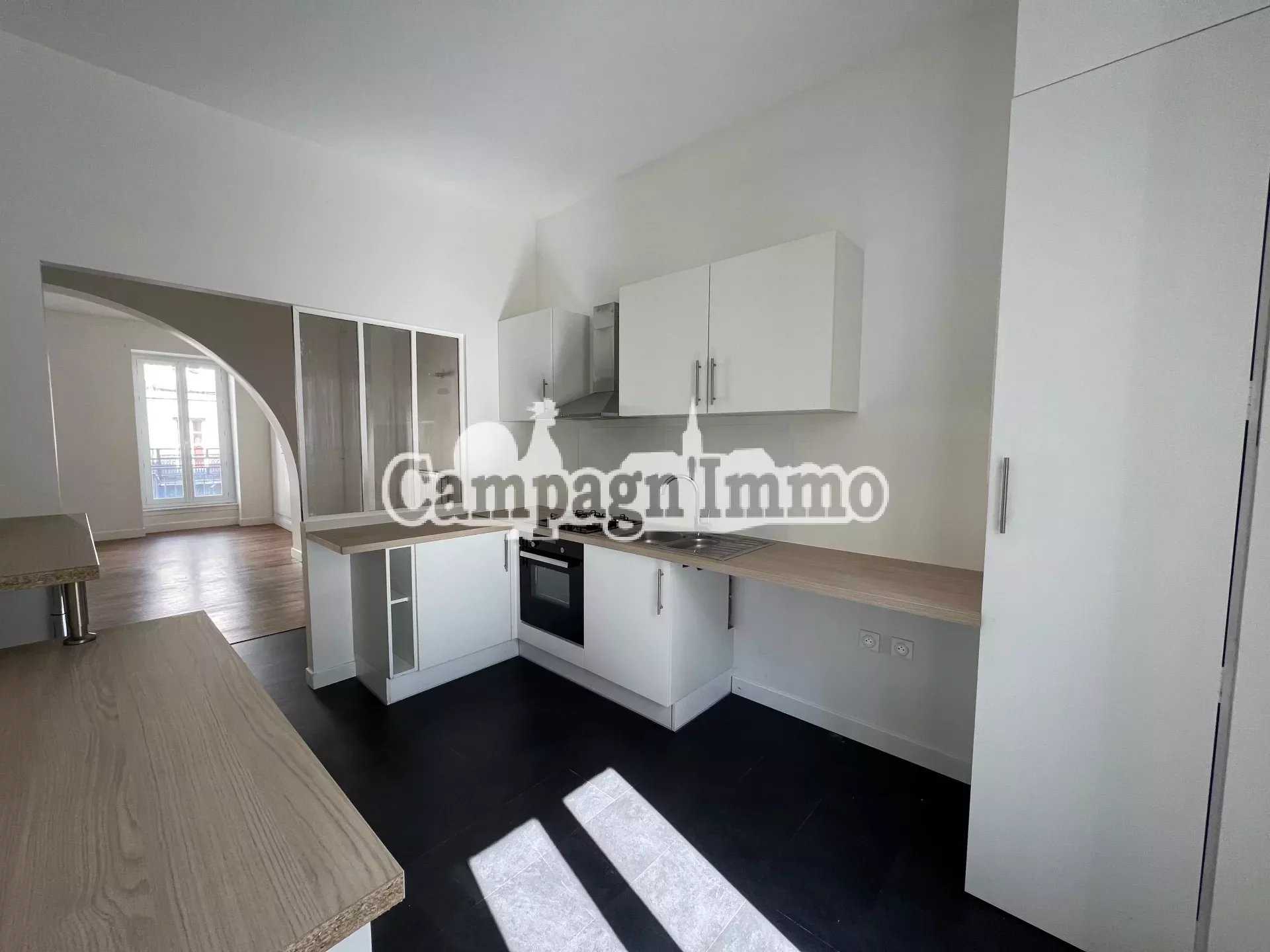 Condominium in Tarare, Auvergne-Rhone-Alpes 11872660
