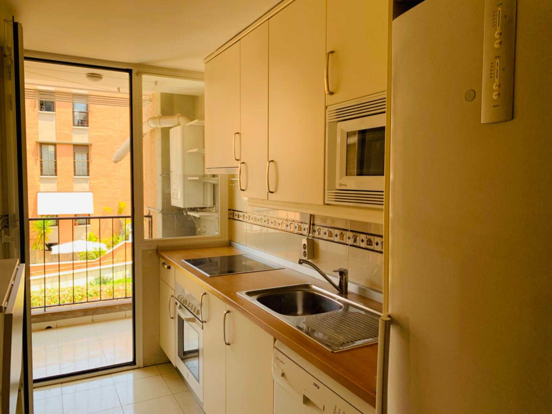 Condominium in Ciudad Lineal, Madrid 11872917