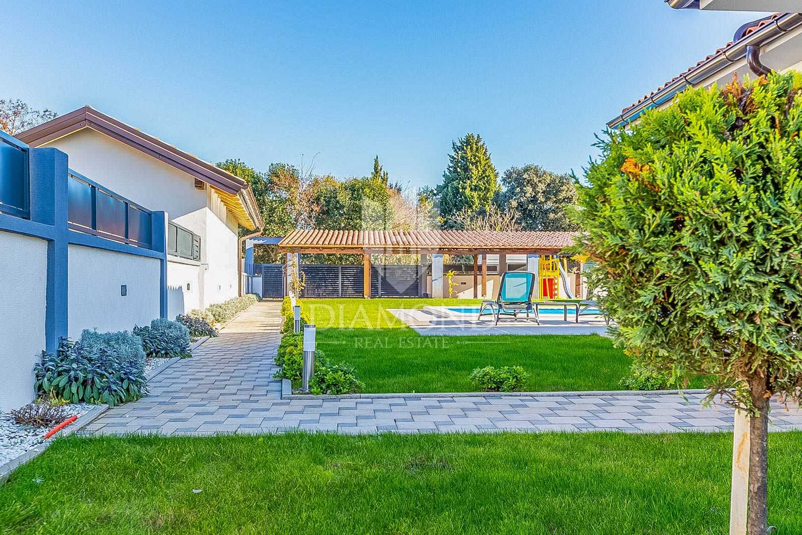 Dom w Šišan, Istria County 11873095