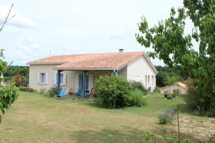 Hus i Ruffec, Nouvelle-Aquitaine 11873835