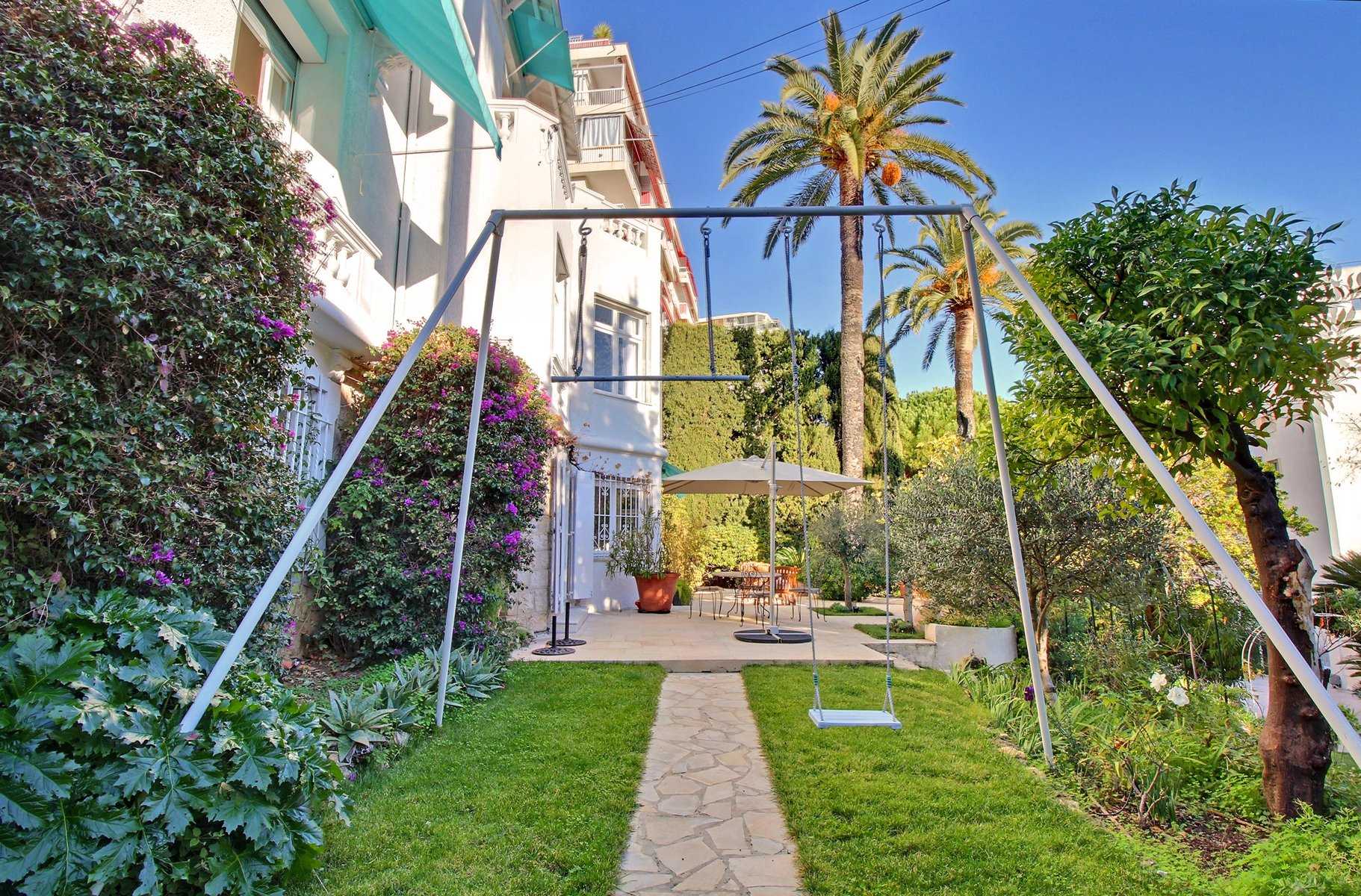 House in Cannes, Provence-Alpes-Cote d'Azur 11873841