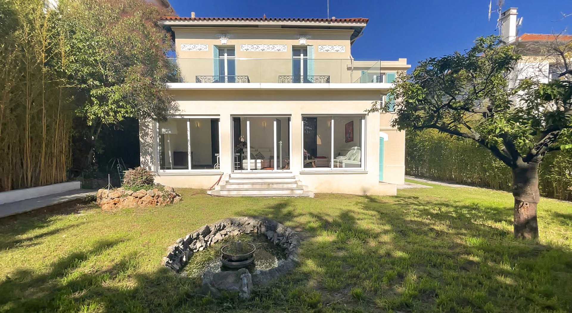 House in Cannes, Provence-Alpes-Cote d'Azur 11873844