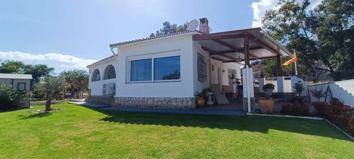 House in Benalmadena, Andalusia 11873910