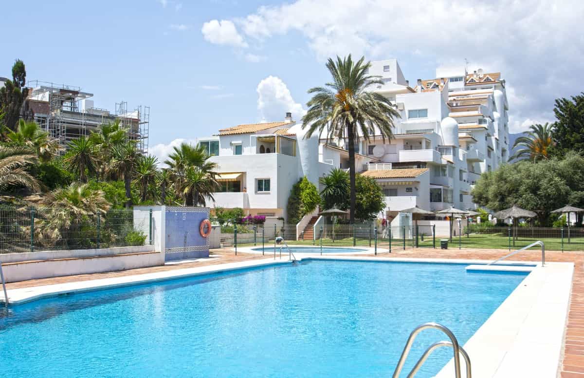 Condominium in Estepona, Andalucía 11874559