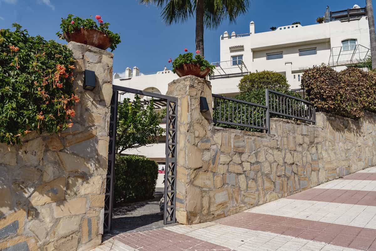 Condominium in Marbella, Andalusia 11875772