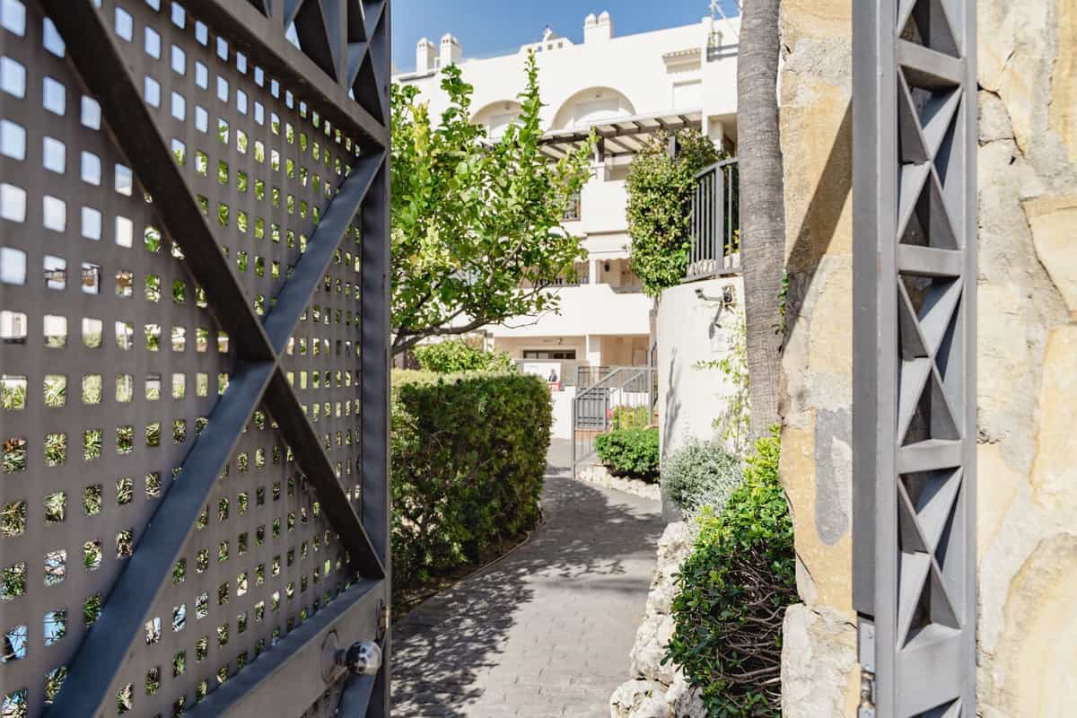 Condominium in Marbella, Andalusia 11875772