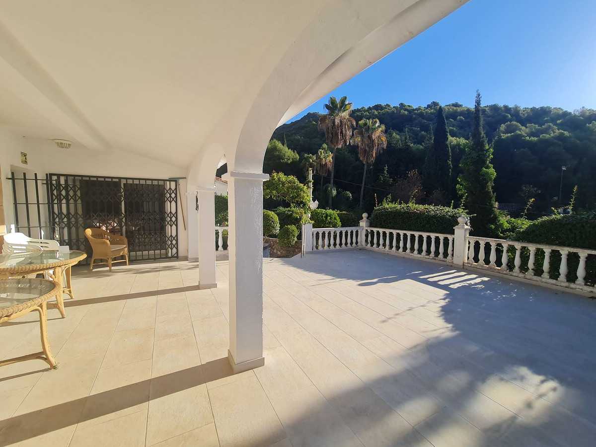 House in Marbella, Andalusia 11876414