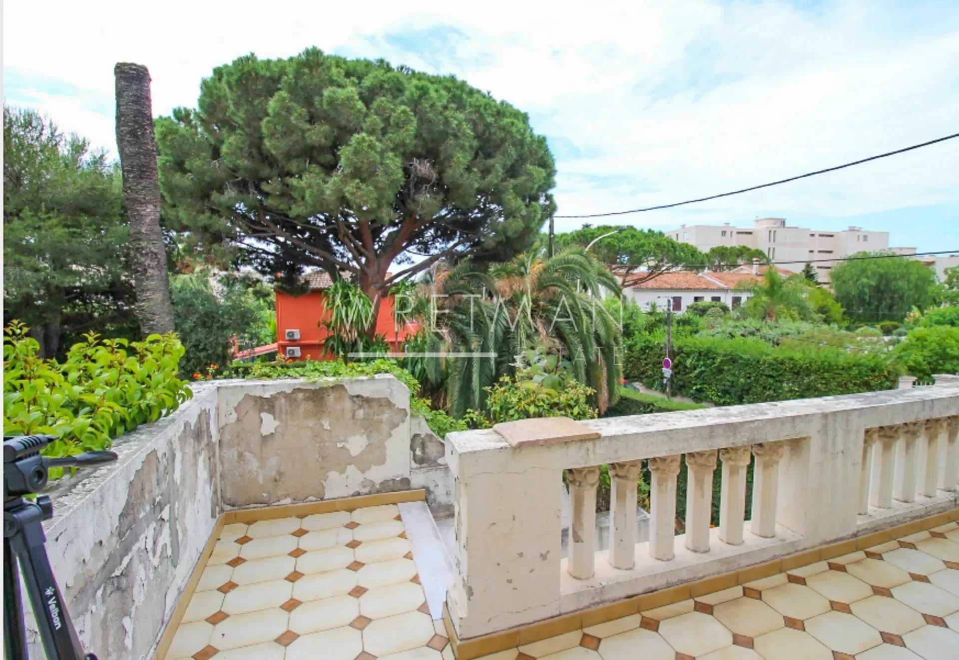 House in Antibes, Provence-Alpes-Cote d'Azur 11877637