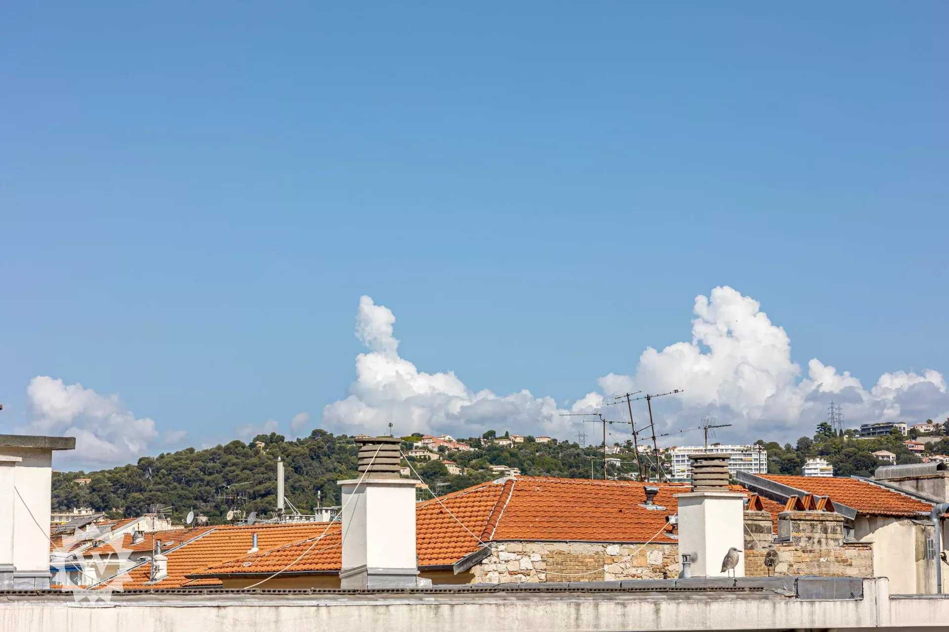 Condominium in Nice, Provence-Alpes-Cote d'Azur 11877653