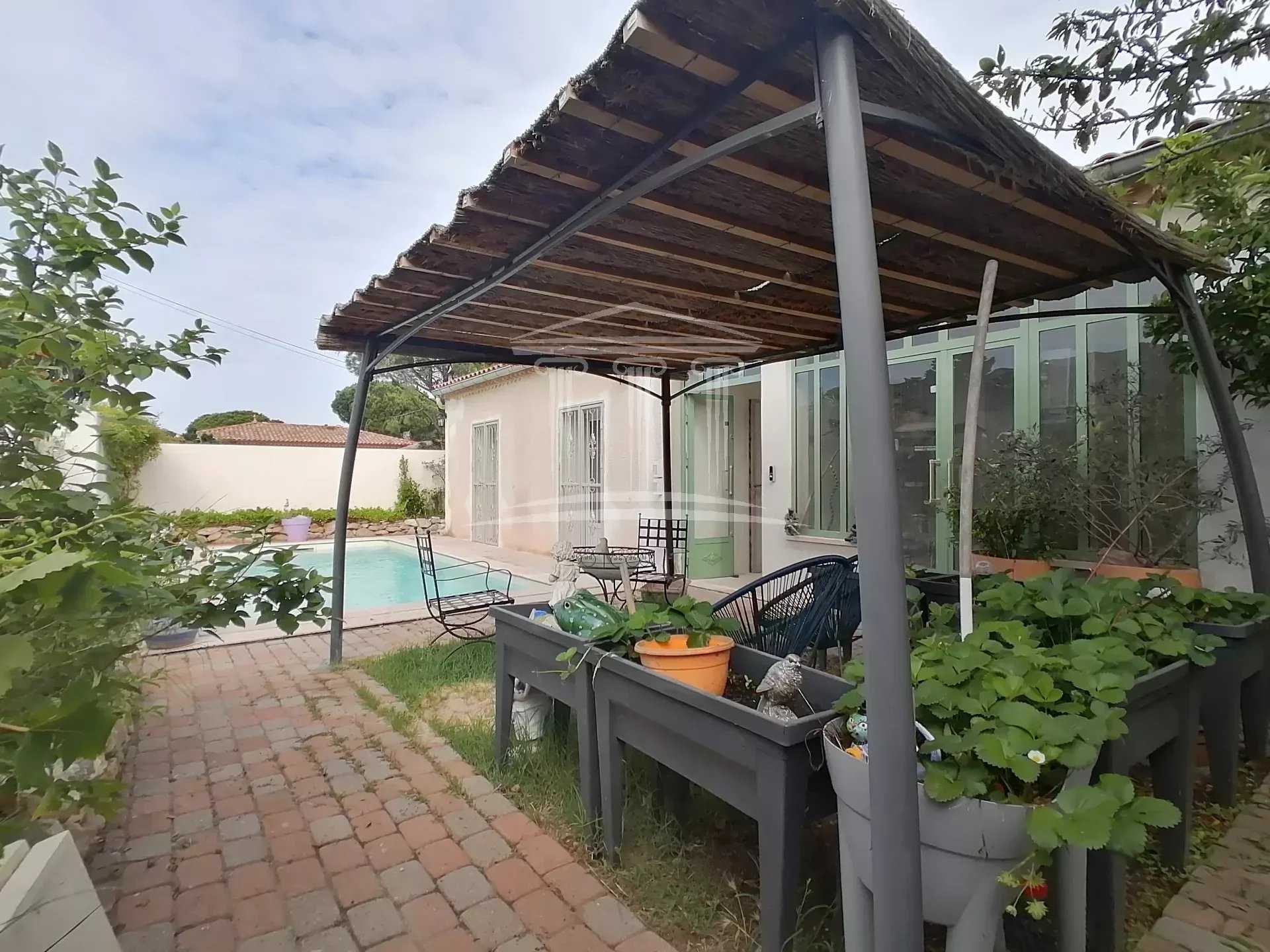 Residential in Sorgues, Vaucluse 11877664